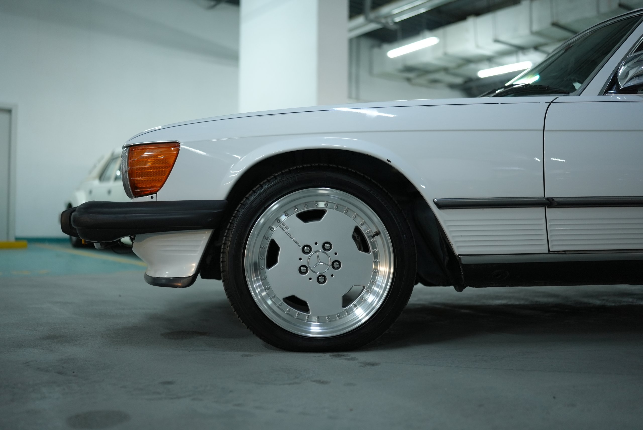 1986 Mercedes-Benz SL 560 R107 Excellent Condition | Recent repairs around 15K AED for sale in Dubai, UAE – photo 6 of 20