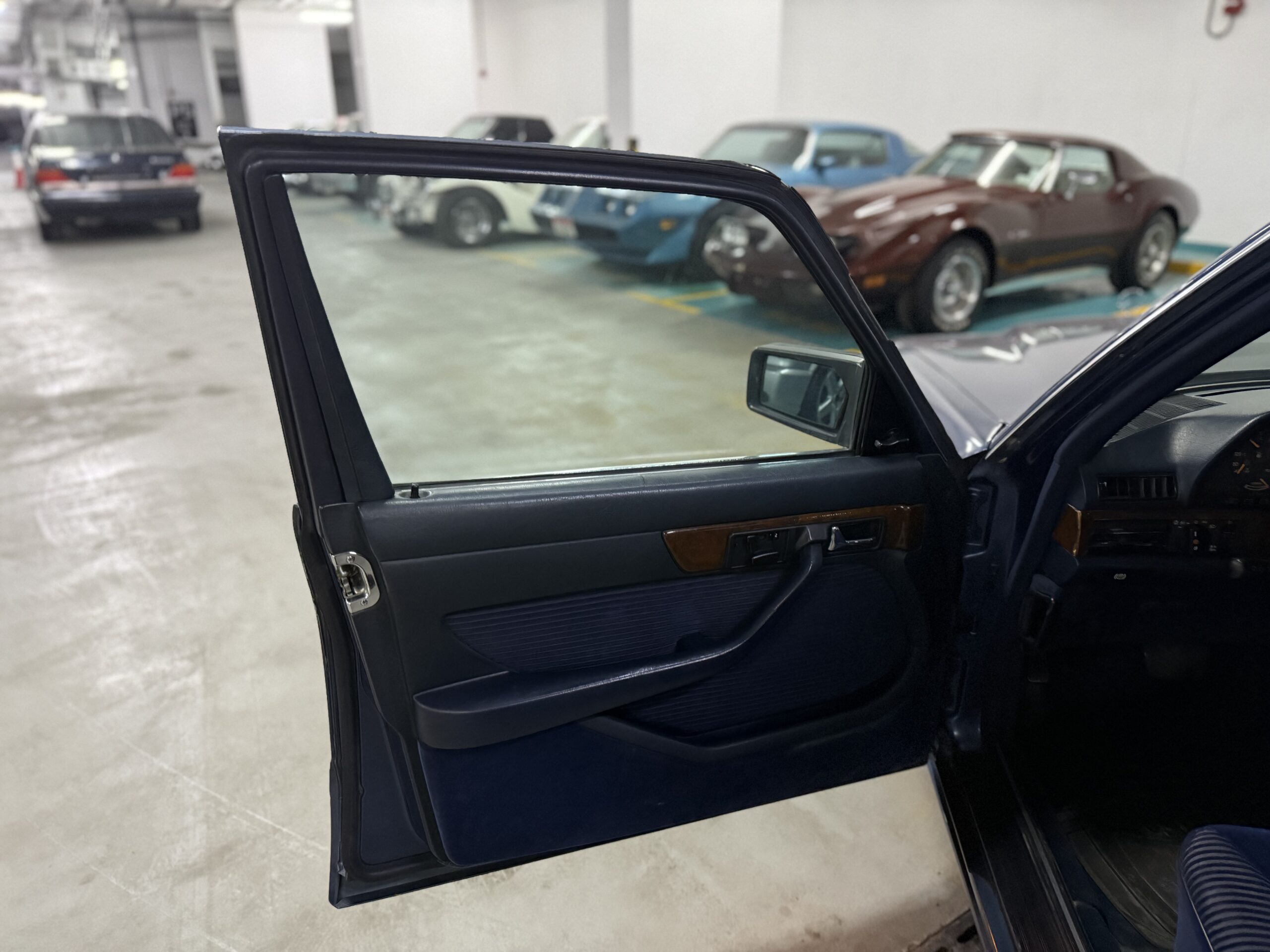 1990 Mercedes-Benz S-Class SEL 560 - Japanese Specs for sale in Dubai, UAE – photo 12 of 17