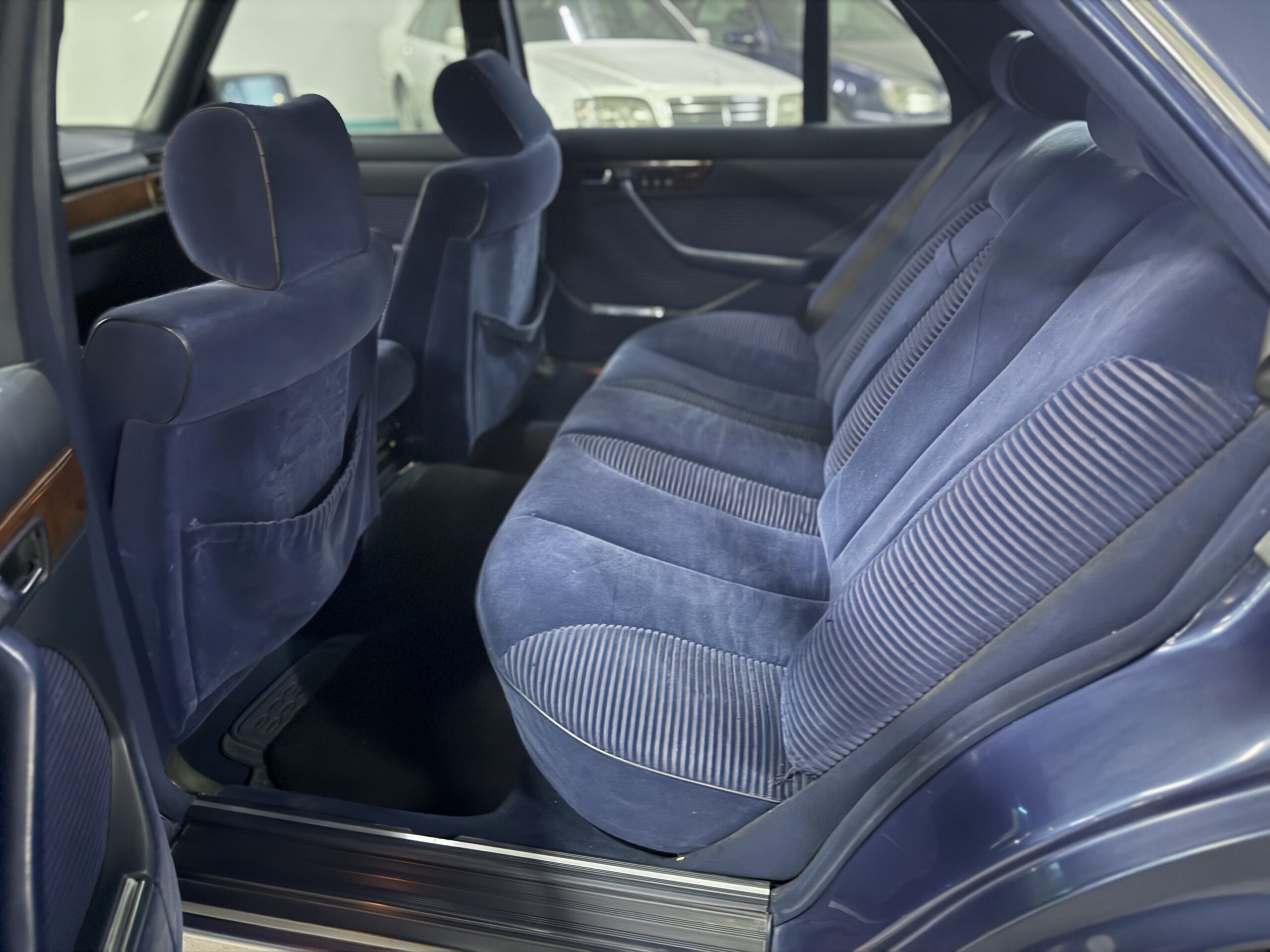 1990 Mercedes-Benz S-Class SEL 560 - Japanese Specs for sale in Dubai, UAE – photo 13 of 17
