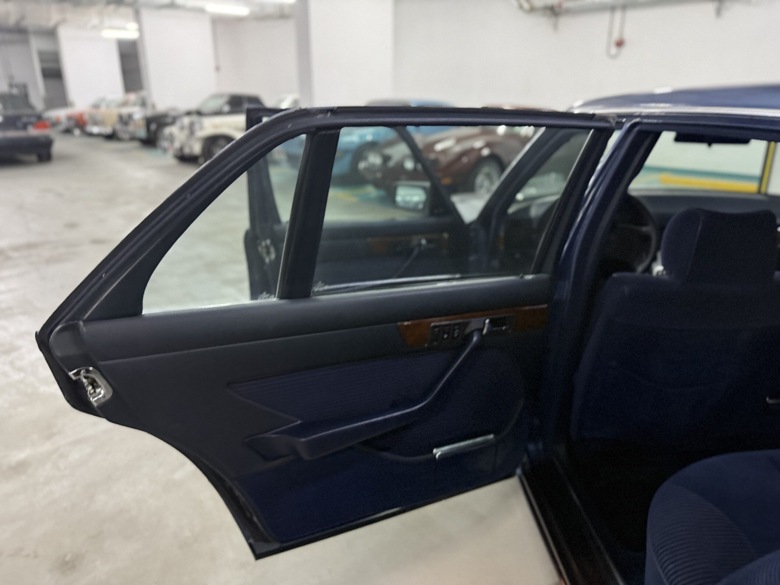 1990 Mercedes-Benz S-Class SEL 560 - Japanese Specs for sale in Dubai, UAE – photo 14 of 17