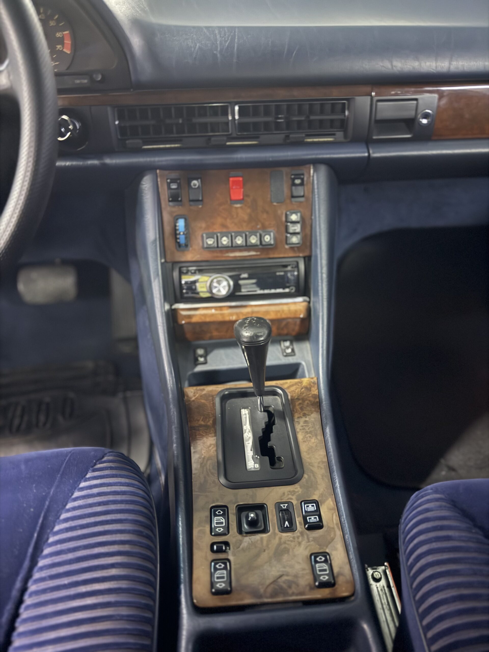 1990 Mercedes-Benz S-Class SEL 560 - Japanese Specs for sale in Dubai, UAE – photo 16 of 17