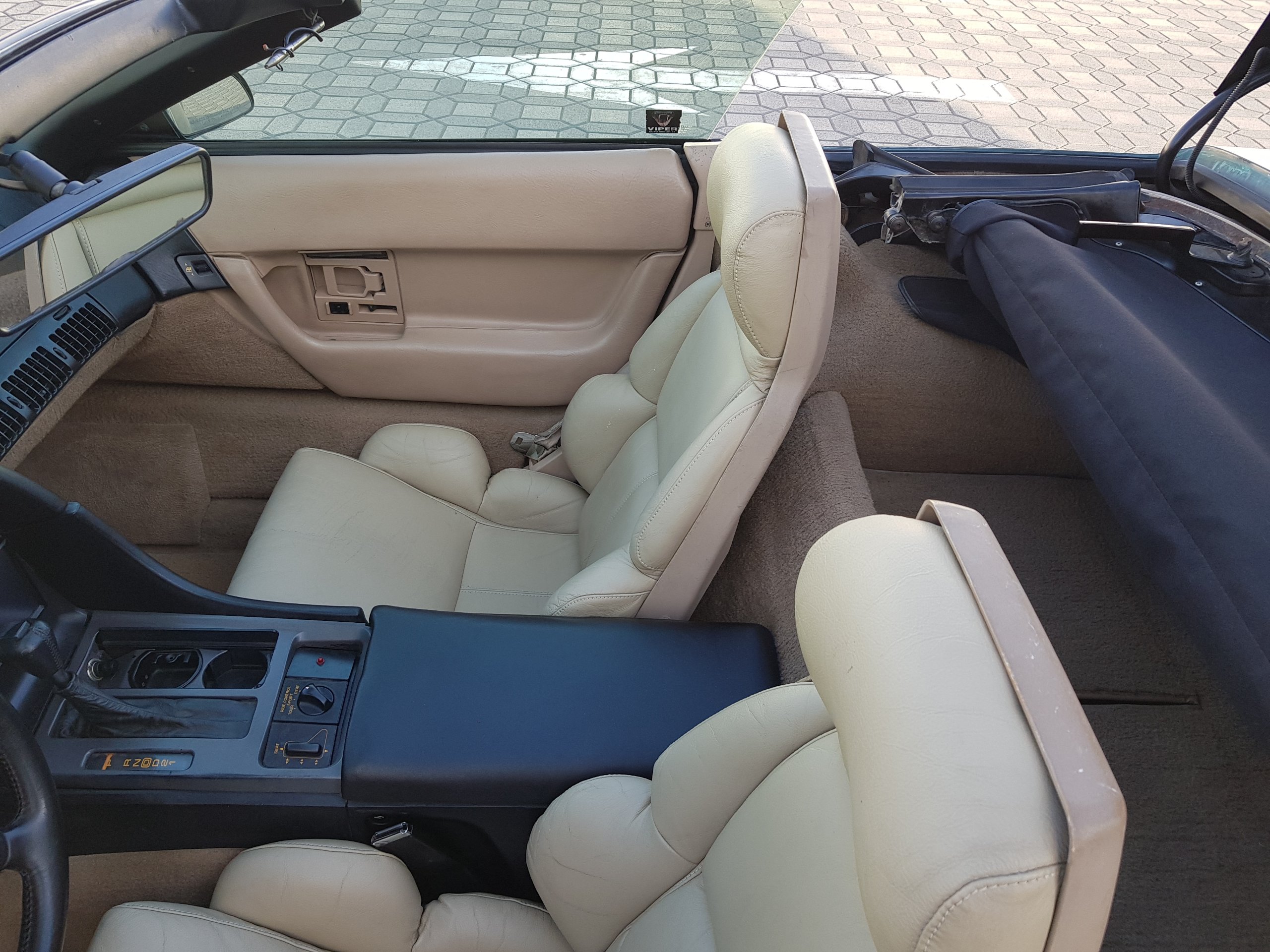 1992 Corvette LT1 Convertible for sale in Abu Dhabi, UAE – photo 6 of 9