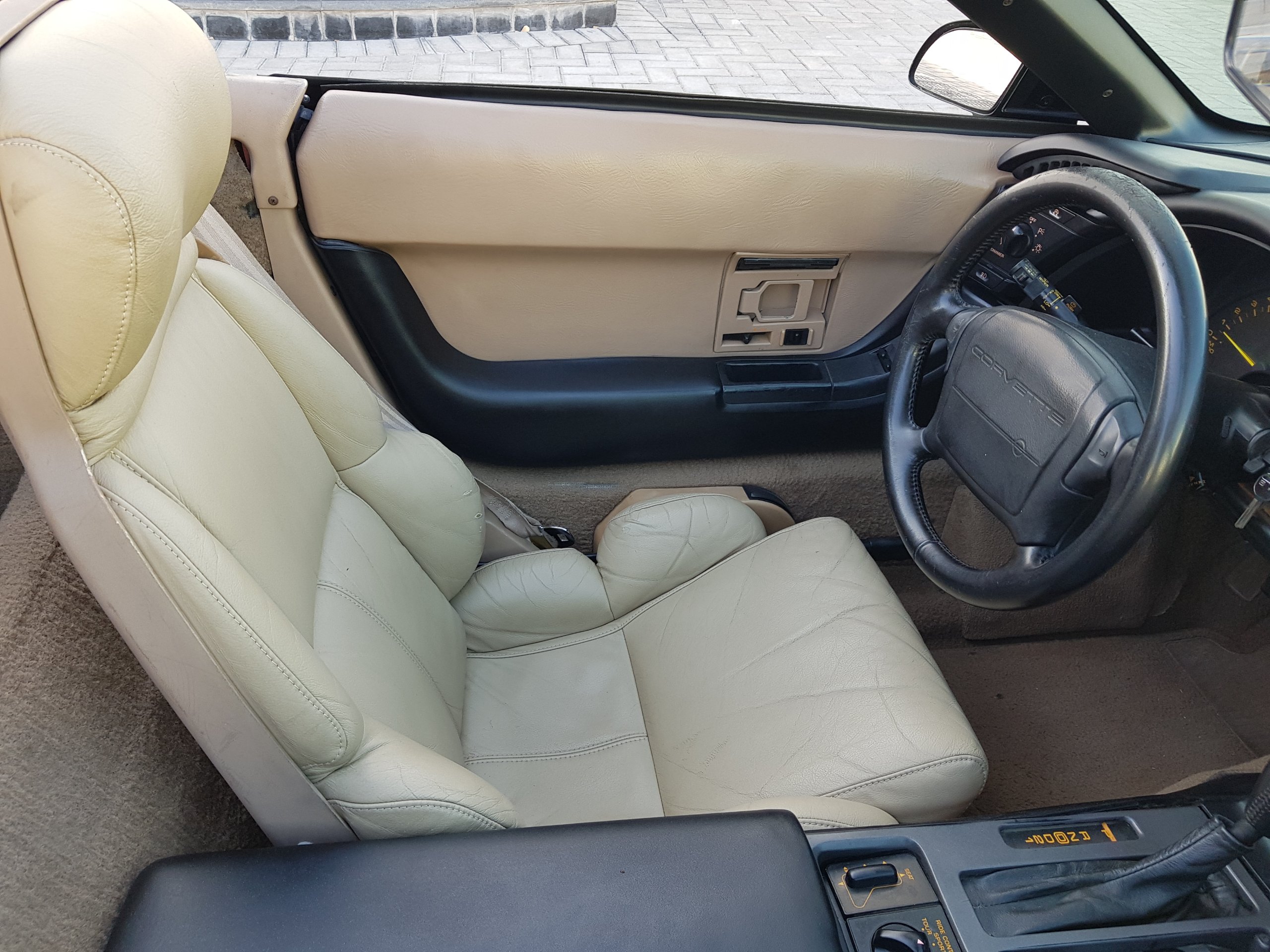 1992 Corvette LT1 Convertible for sale in Abu Dhabi, UAE – photo 7 of 9
