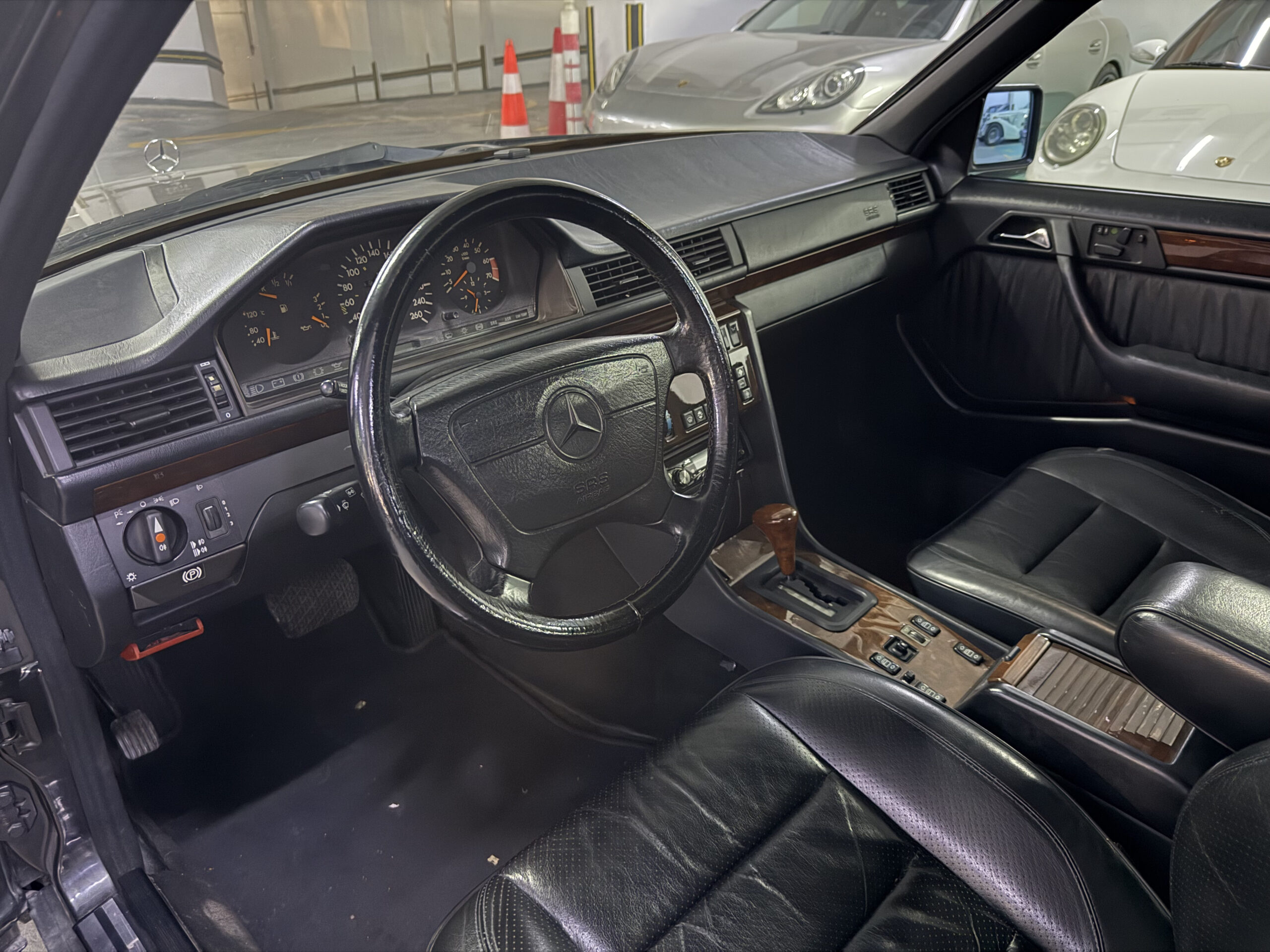 1992 Mercedes-Benz 500 E W124 | Japanese Spec | 128,000 km for sale in Dubai, UAE – photo 16 of 20