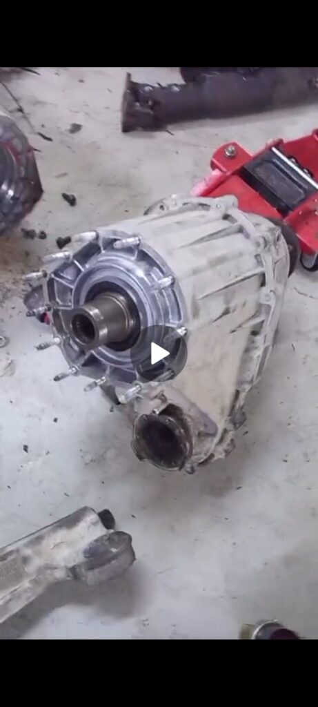 2008 Jeep Grand Cherokee WK 5.7 HEMI NV245 Transfer Case – Mopar 52105703AB for sale in Abu Dhabi, UAE – photo 1 of 1