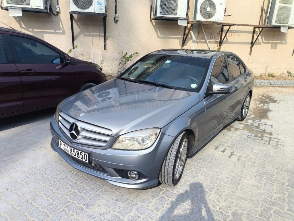 2009 Mercedes-Benz c230 manual for sale in Dubai, UAE – photo 1 of 7