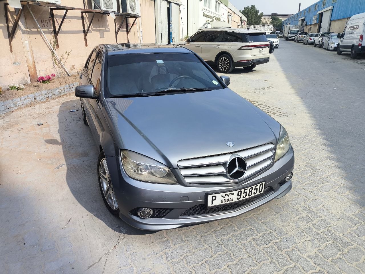 2009 Mercedes-Benz c230 manual for sale in Dubai, UAE – photo 2 of 7