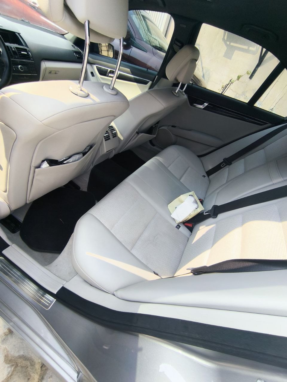 2009 Mercedes-Benz c230 manual for sale in Dubai, UAE – photo 6 of 7