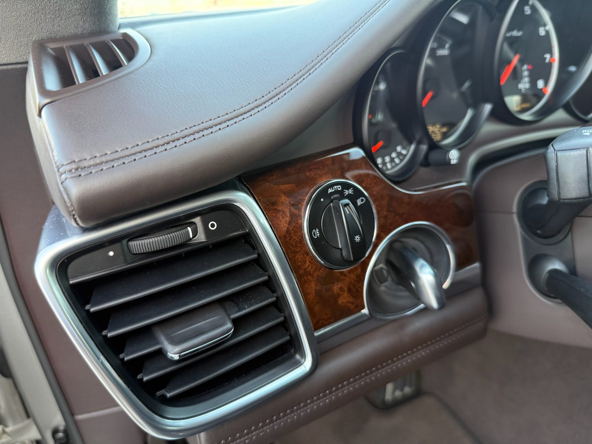 Porsche Panamera Turbo, 2010, 51,000 km only, two collector owners for sale in Dubai, UAE – photo 16 of 20