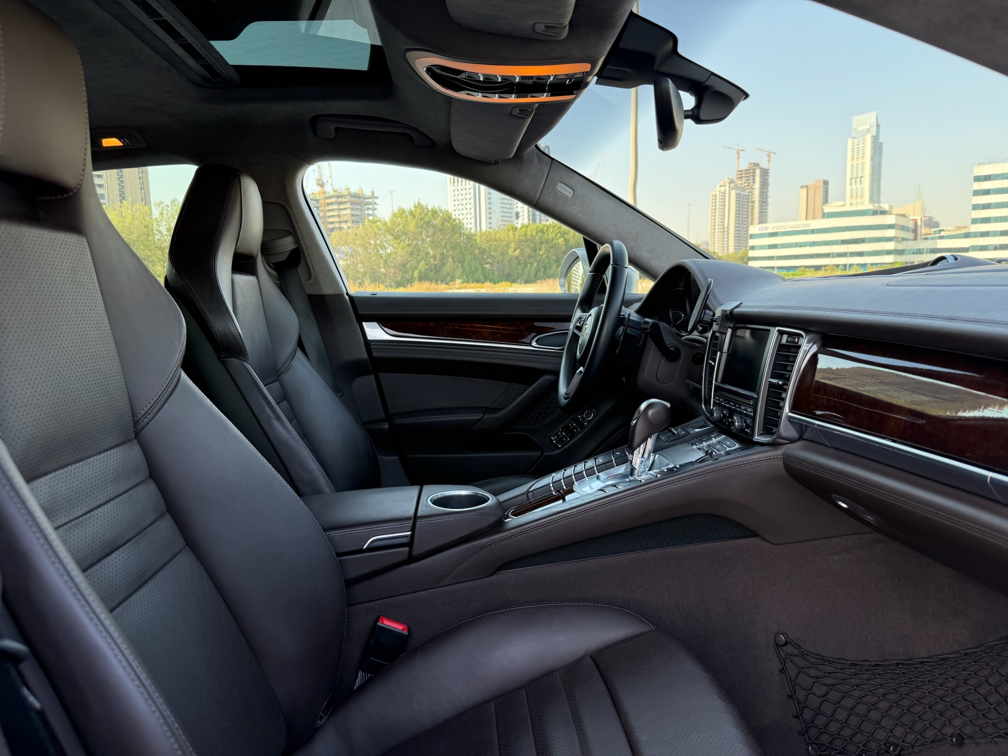 Porsche Panamera Turbo, 2010, 51,000 km only, two collector owners for sale in Dubai, UAE – photo 17 of 20