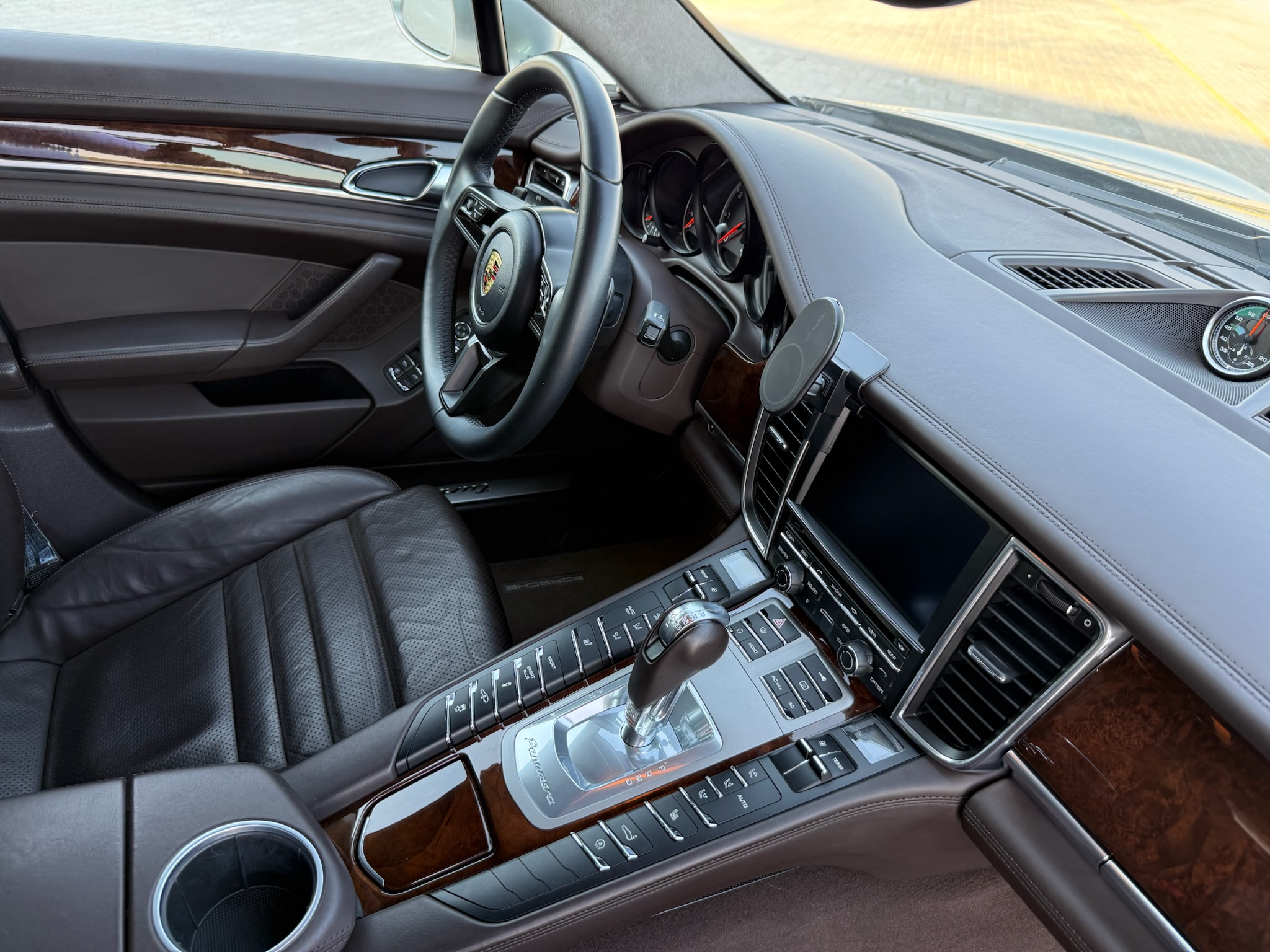 Porsche Panamera Turbo, 2010, 51,000 km only, two collector owners for sale in Dubai, UAE – photo 19 of 20