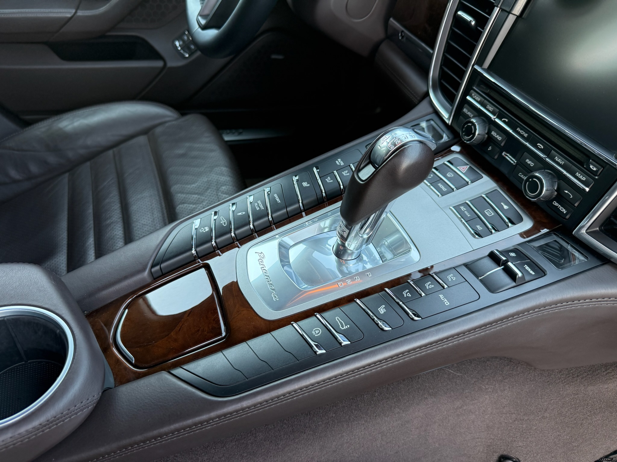 Porsche Panamera Turbo, 2010, 51,000 km only, two collector owners for sale in Dubai, UAE – photo 20 of 20