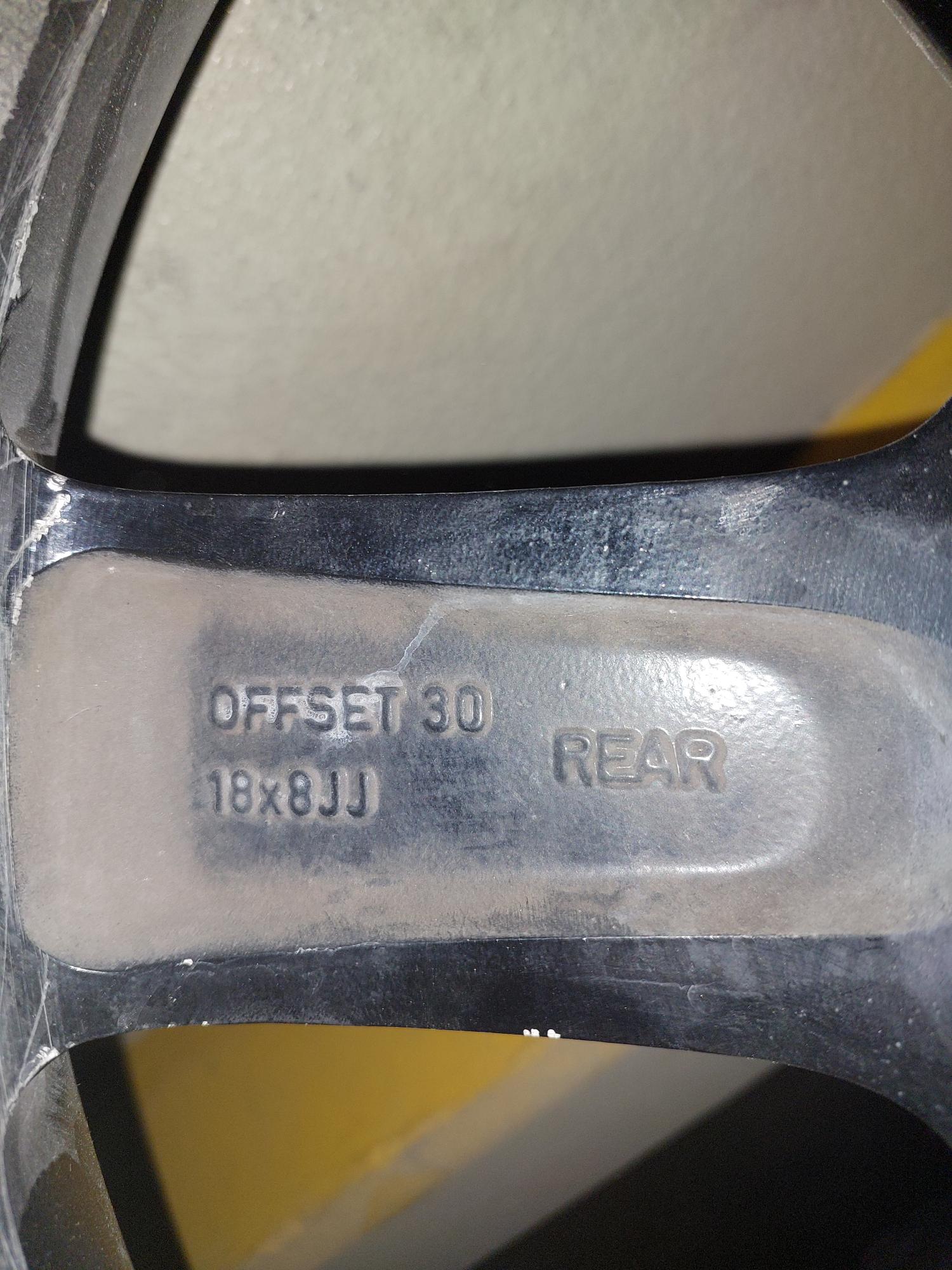 Nissan 350z 2003 / 2005 OEM spare parts / Dubai for sale in Dubai, UAE – photo 7 of 15