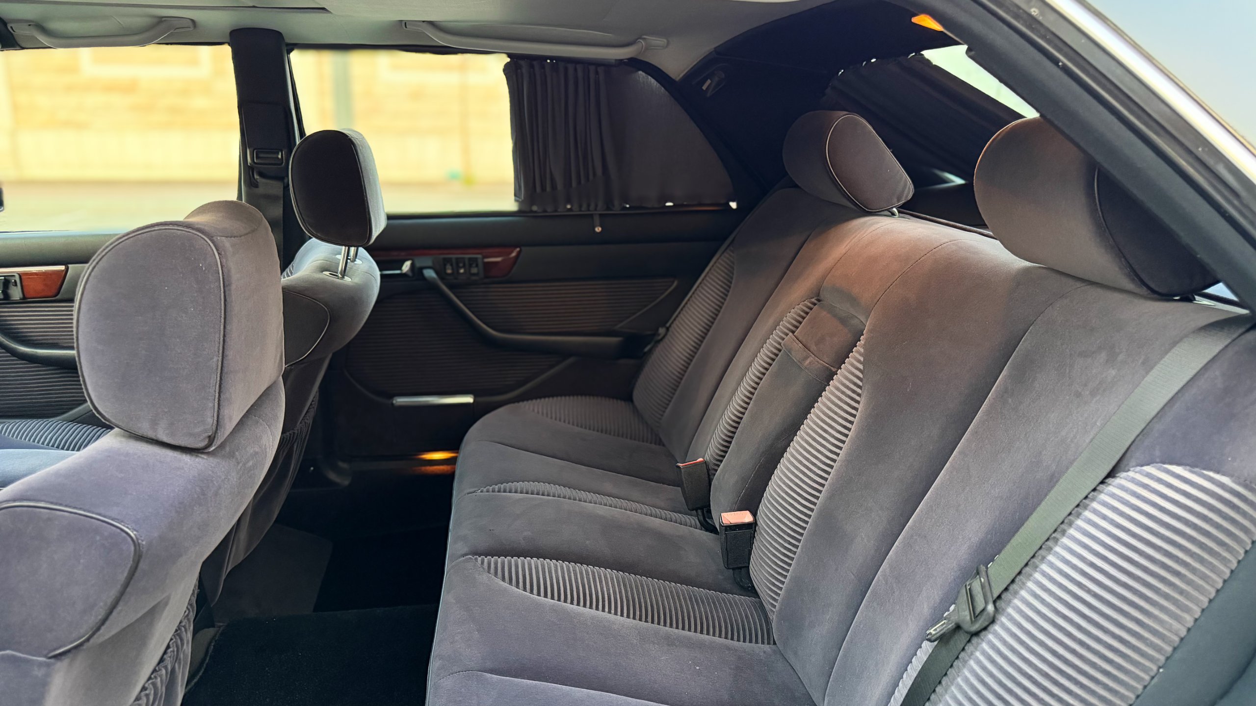 1991 Mercedes-Benz 560 SEL for sale in Abu Dhabi, UAE – photo 19 of 20