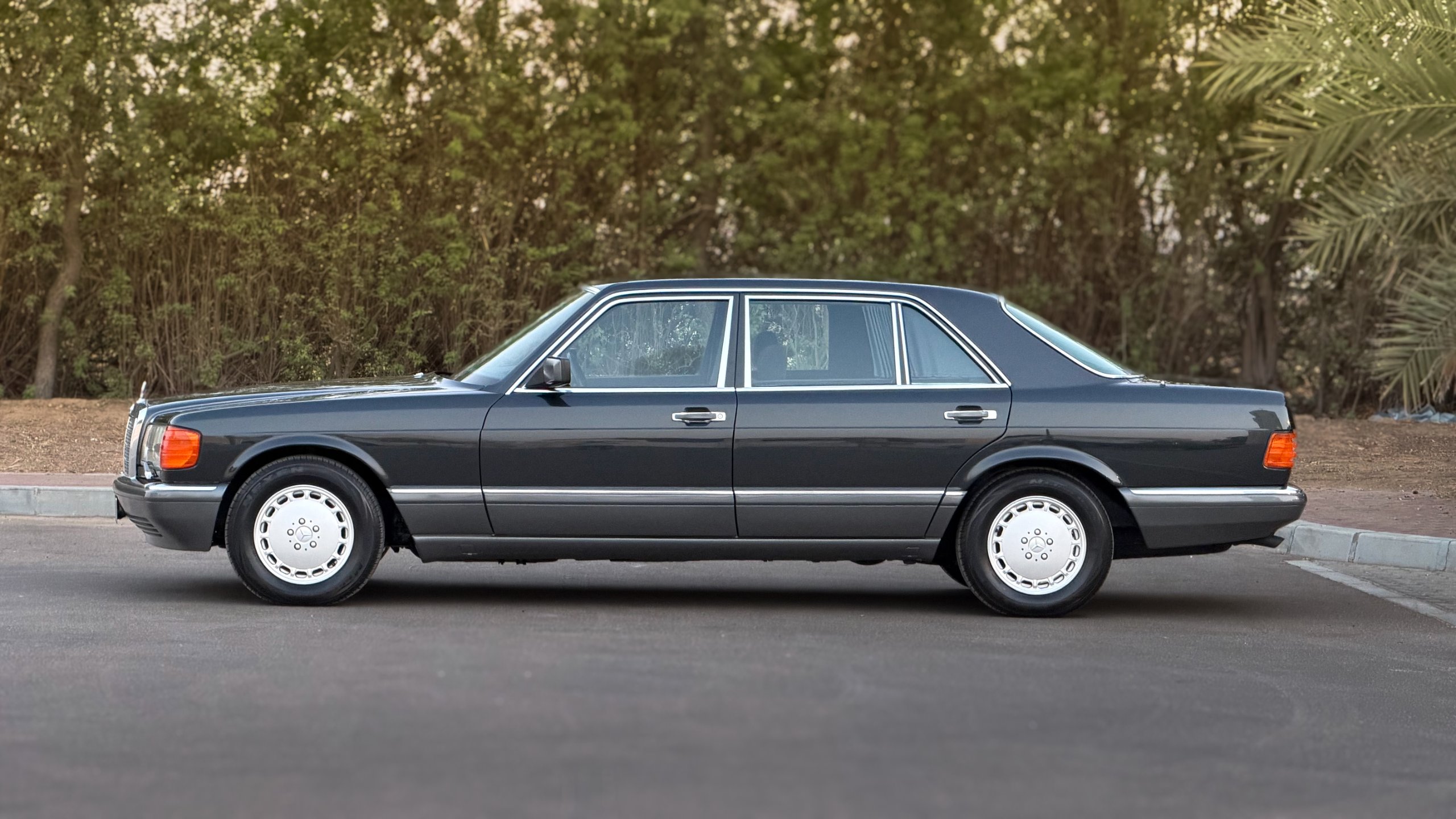 1991 Mercedes-Benz 560 SEL for sale in Abu Dhabi, UAE – photo 5 of 20