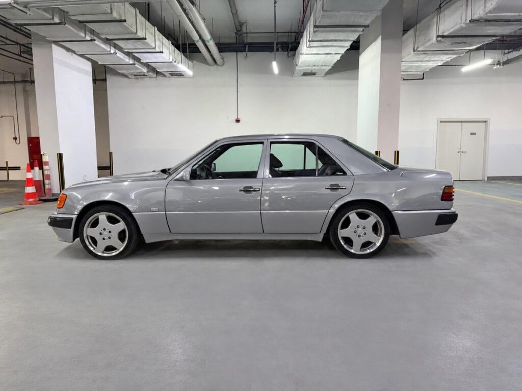 1992 Mercedes-Benz 500E | Grey | 98,705 km | Dubai for sale in Dubai, UAE – photo 1 of 5