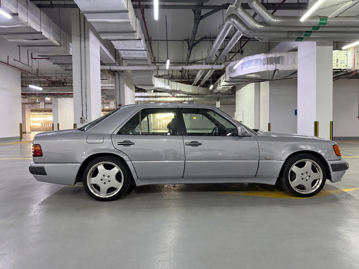 1992 Mercedes-Benz 500E | Grey | 98,705 km | Dubai for sale in Dubai, UAE – photo 4 of 5