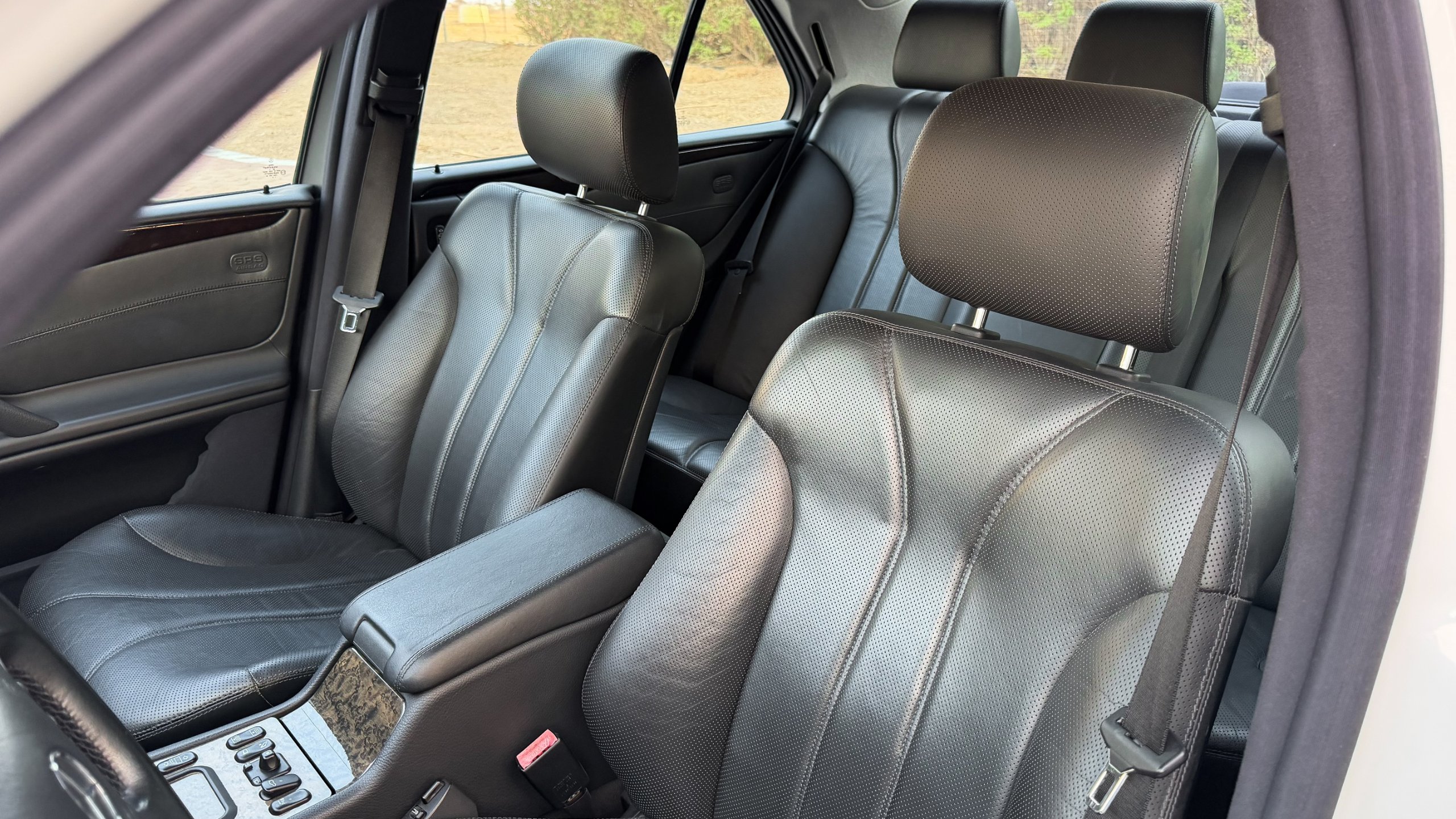 2001 Mercedes-Benz E55 AMG for sale in Abu Dhabi, UAE – photo 18 of 20