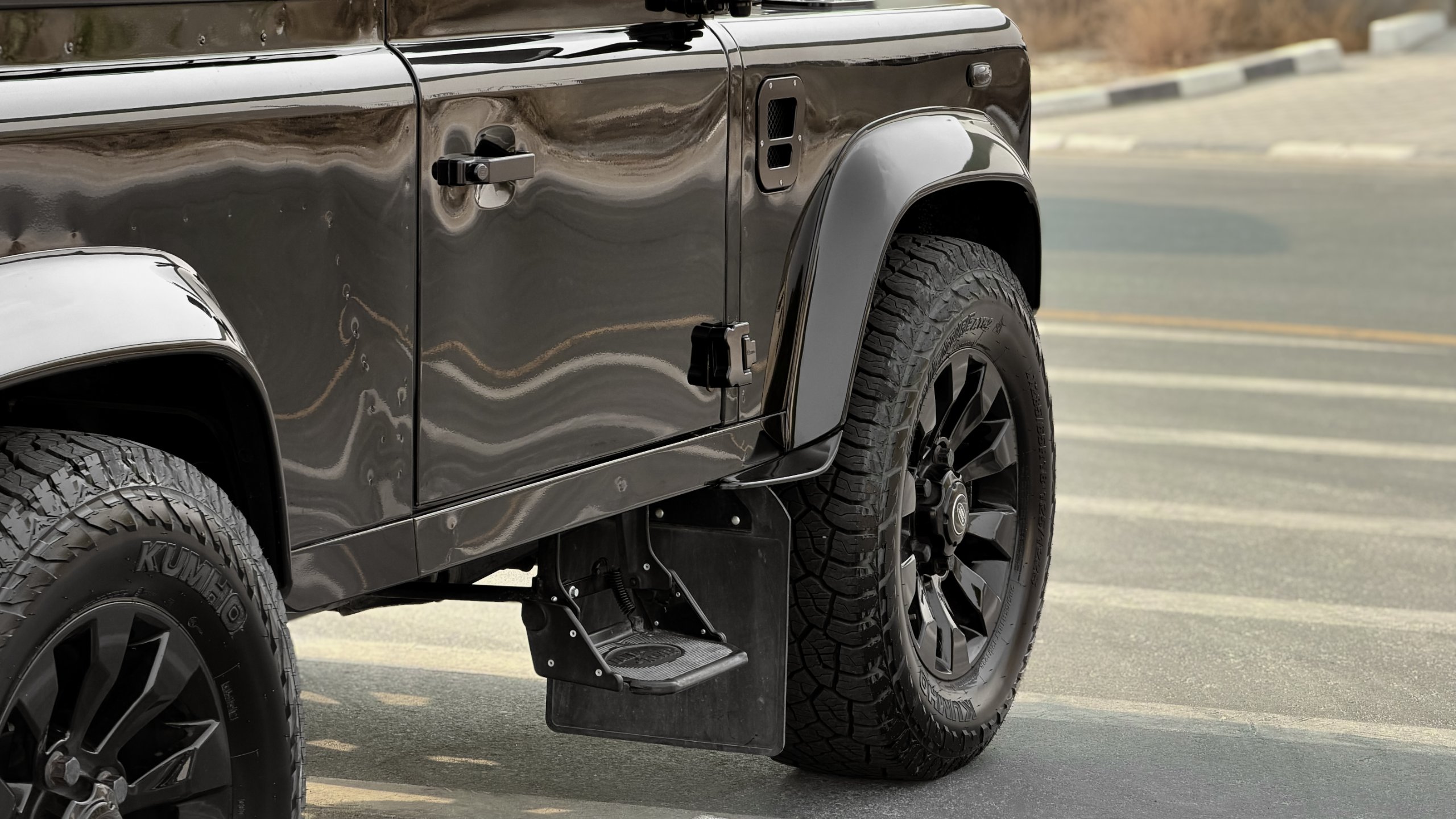 2013 Land Rover Defender 90 KAHN Edition for sale in Dubai, UAE – photo 13 of 20