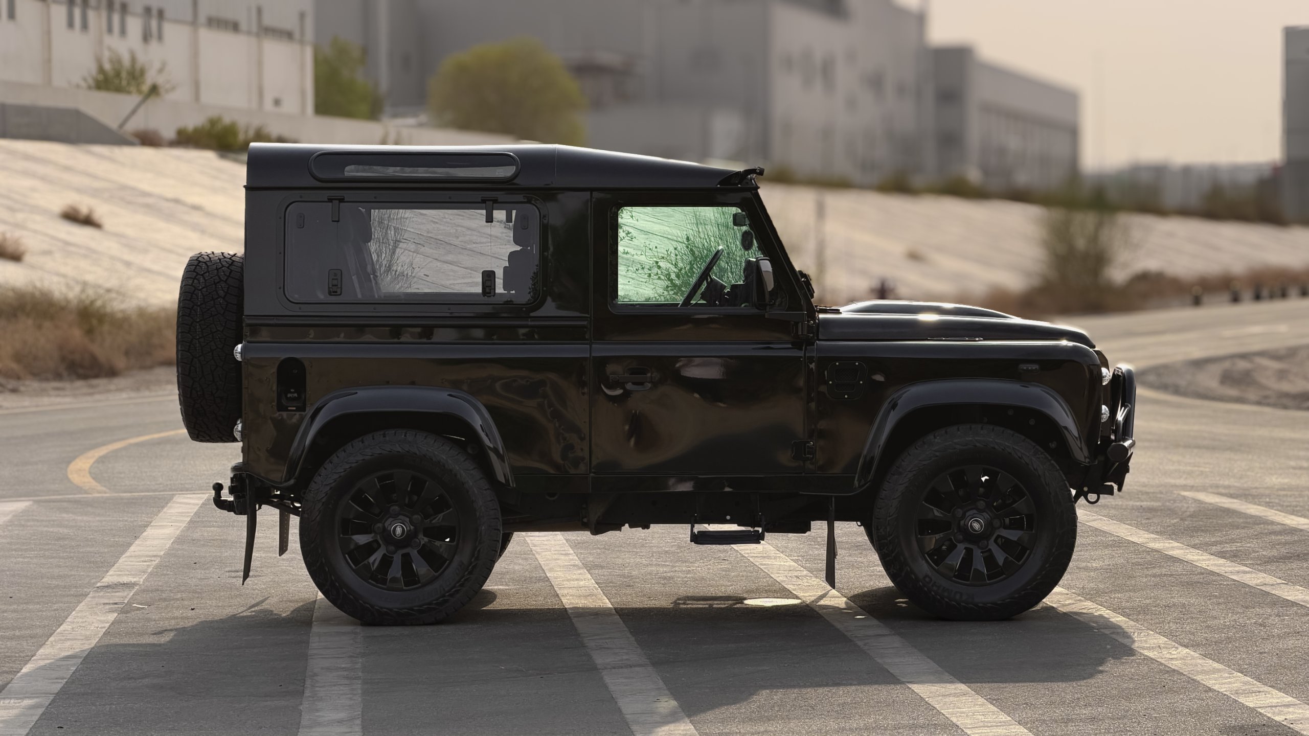 2013 Land Rover Defender 90 KAHN Edition for sale in Dubai, UAE – photo 14 of 20