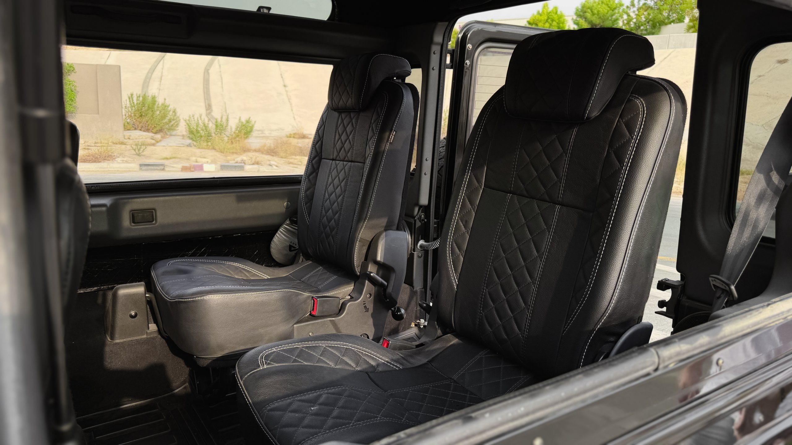 2013 Land Rover Defender 90 KAHN Edition for sale in Dubai, UAE – photo 19 of 20
