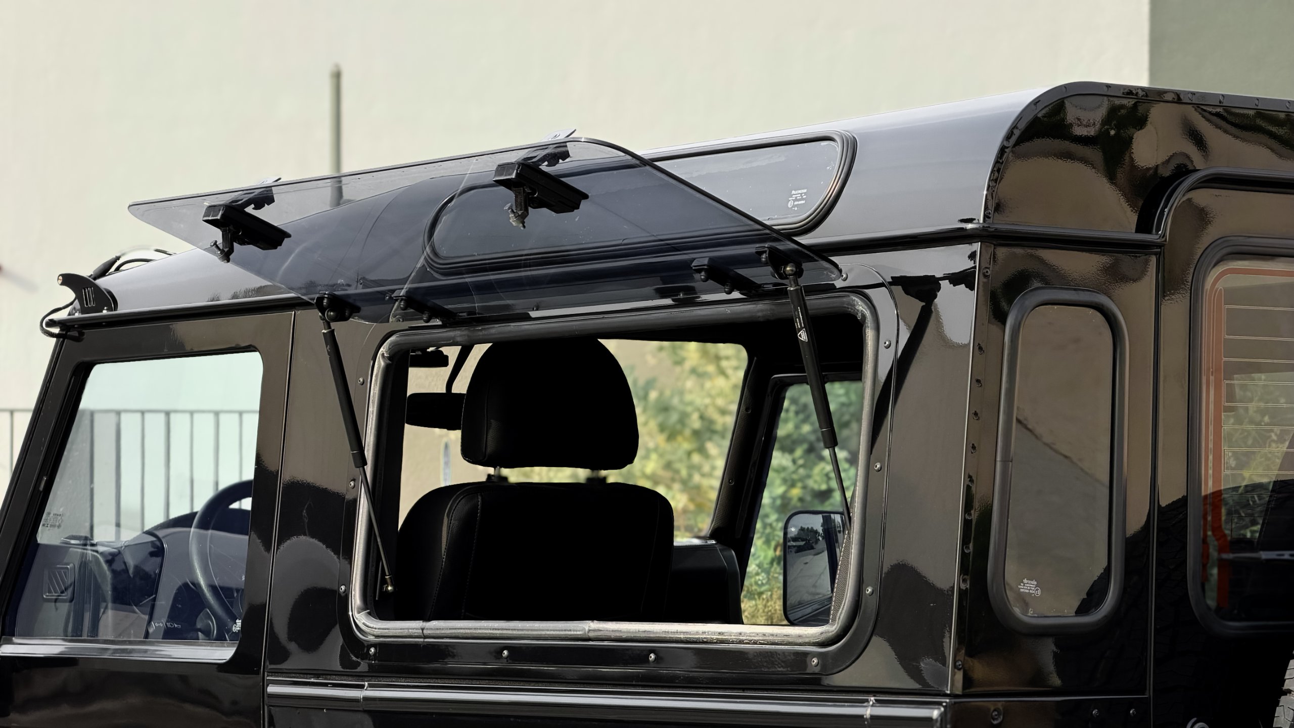 2013 Land Rover Defender 90 KAHN Edition for sale in Dubai, UAE – photo 9 of 20