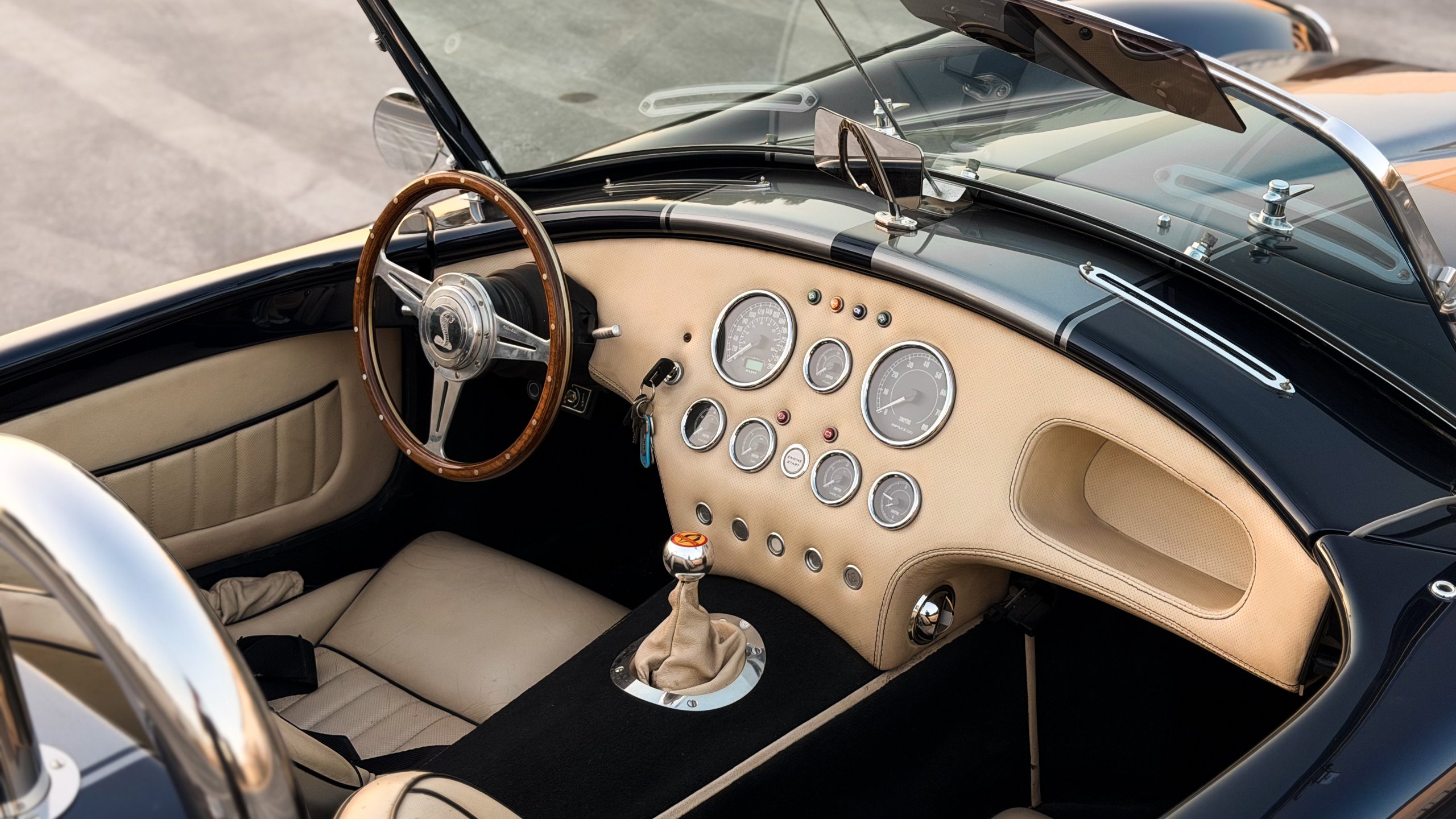 2015 Ford Shelby Cobra Replica for sale in Dubai, UAE – photo 17 of 19