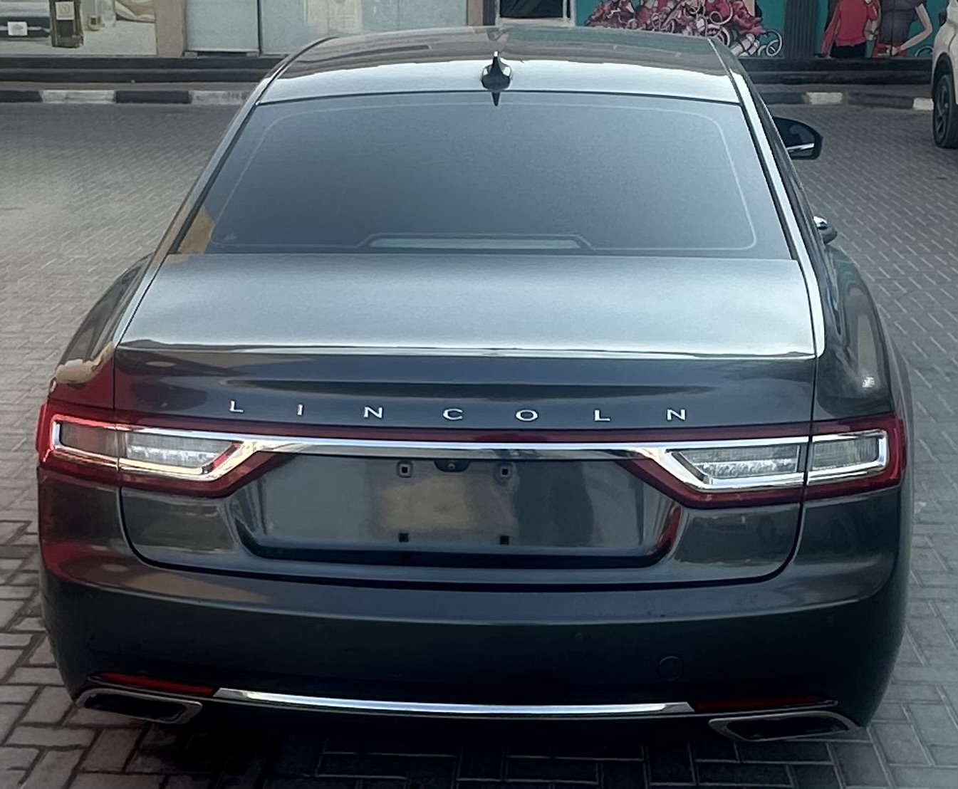 Lincoln Continental – 2019 for sale in Ajman, UAE – photo 2 of 11