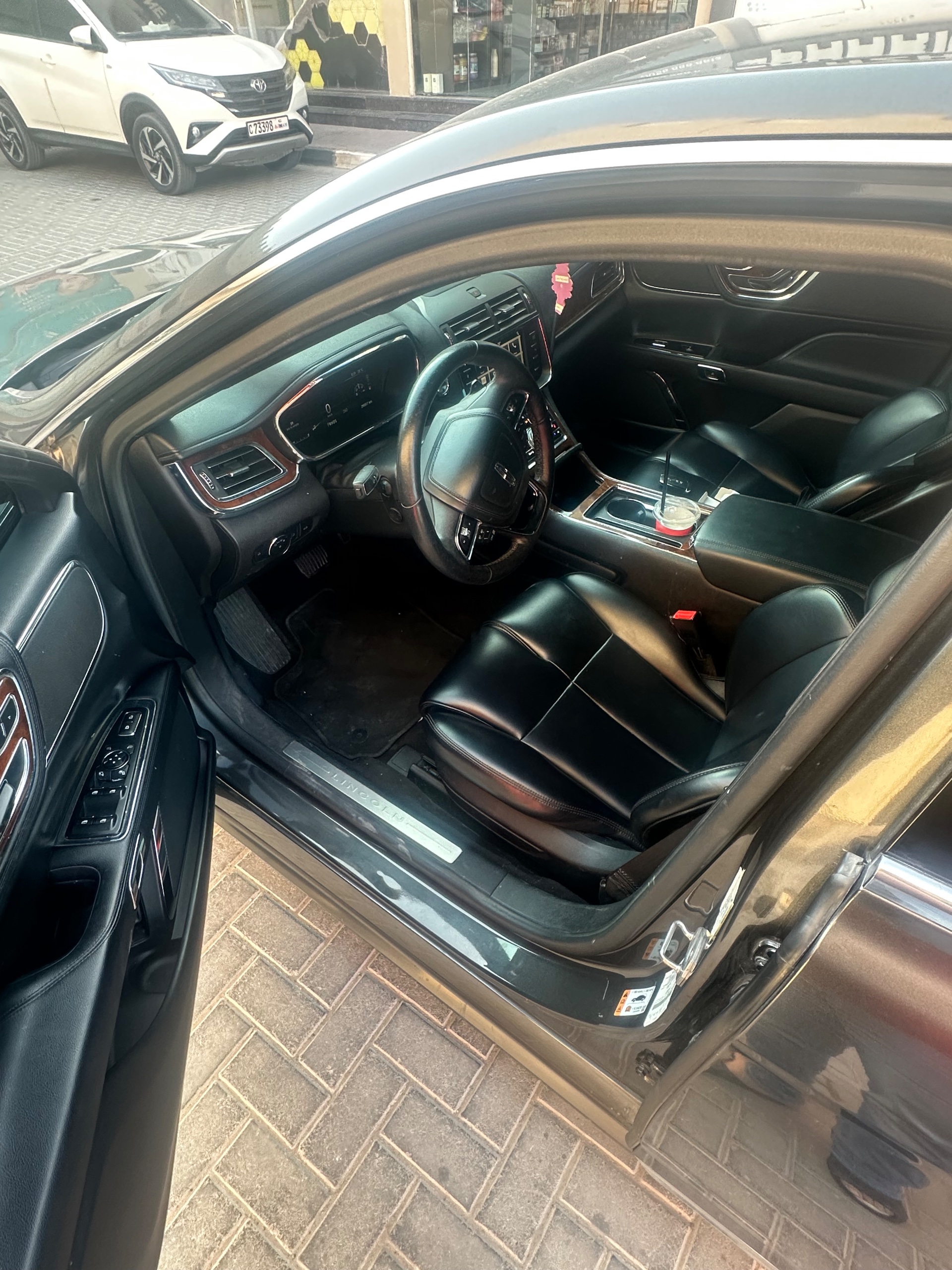Lincoln Continental – 2019 for sale in Ajman, UAE – photo 9 of 11