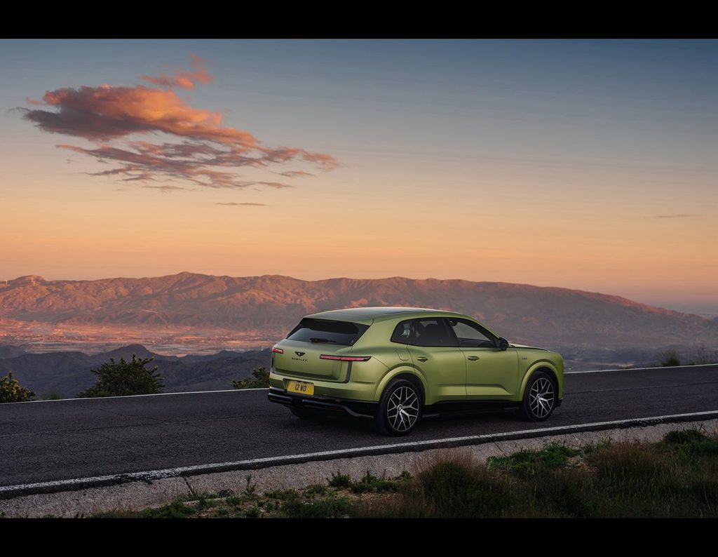 Car listing photo