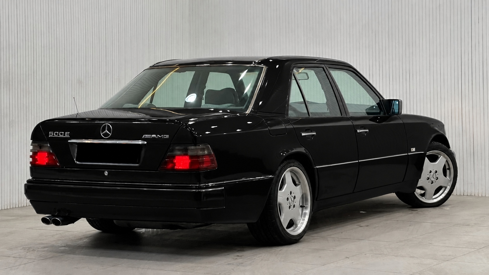1993 Mercedes-Benz 500E | Black | 109,708 km | Dubai for sale in Dubai, UAE – photo 2 of 5