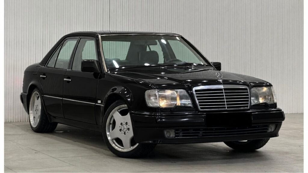 1993 Mercedes-Benz 500E | Black | 109,708 km | Dubai for sale in Dubai, UAE – photo 1 of 5