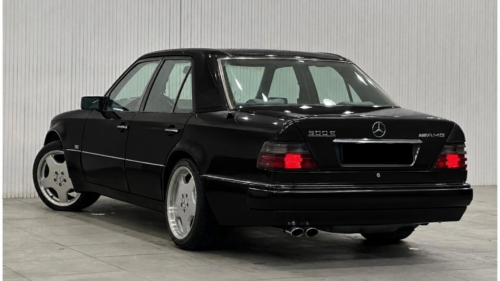 1993 Mercedes-Benz 500E | Black | 109,708 km | Dubai for sale in Dubai, UAE – photo 3 of 5